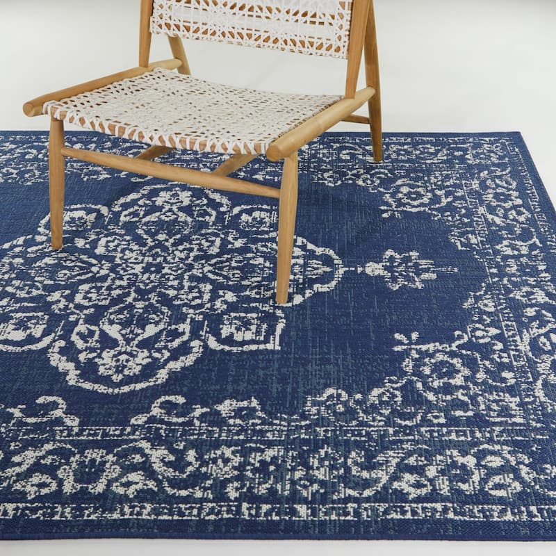 Ridha Medallion Indoor/Outdoor Area Rug - 5'3" x 7' - Blue