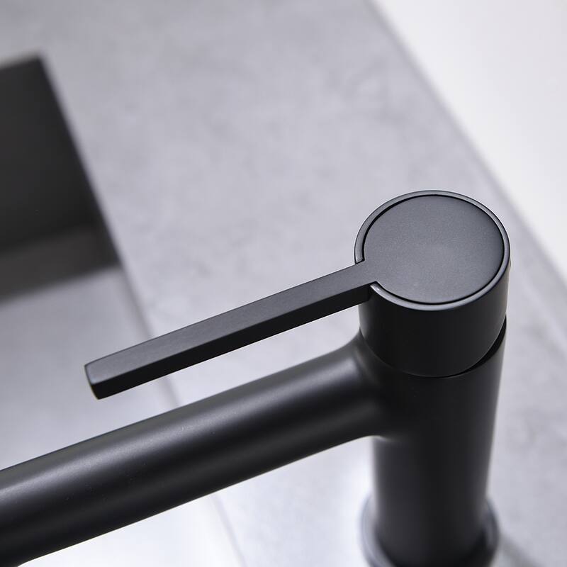 Bathroom Deck Mount Single Handle Sink Faucet