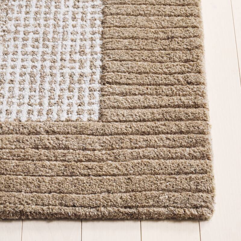 SAFAVIEH Handmade Renewal Anduela Rug