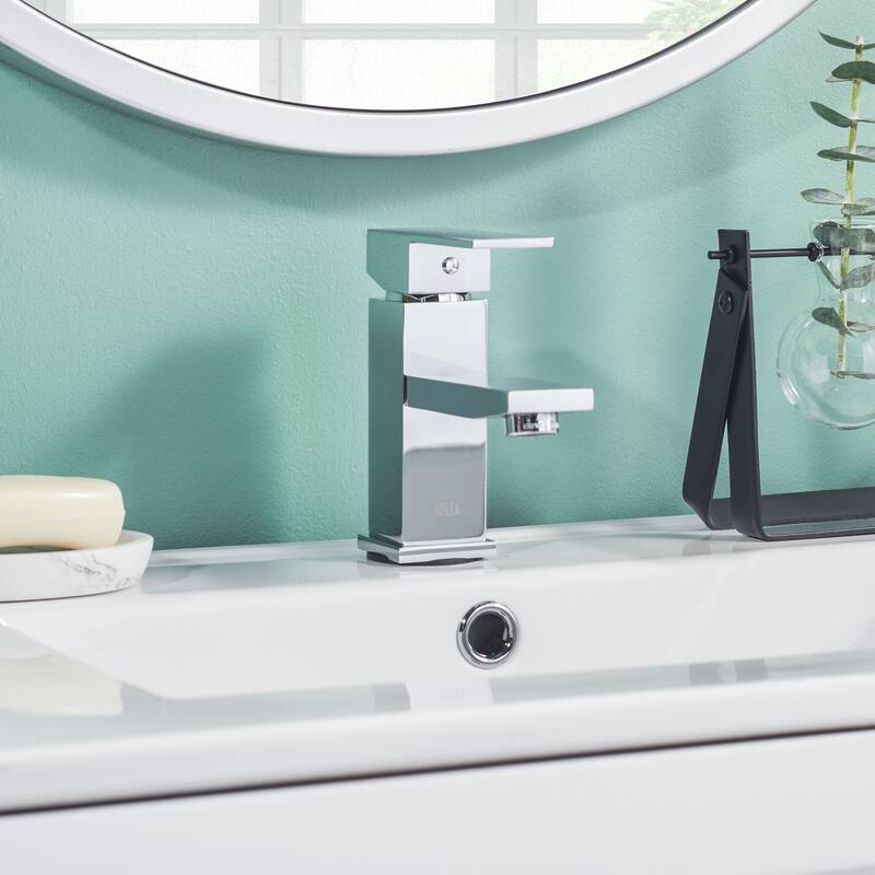 SAFAVIEH Solea Chanie Chrome 6-inch Single-Handle Bathroom Vessel Faucet - 1.9" x 6" x 5.9" - 2Wx6Dx6H
