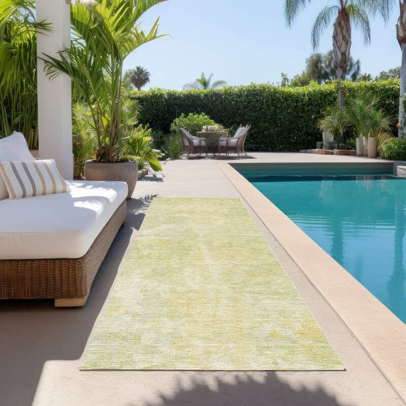 Machine Washable Indoor/ Outdoor Modern Ombre Chantille Rug - Gold - 2'3" x 7'6"