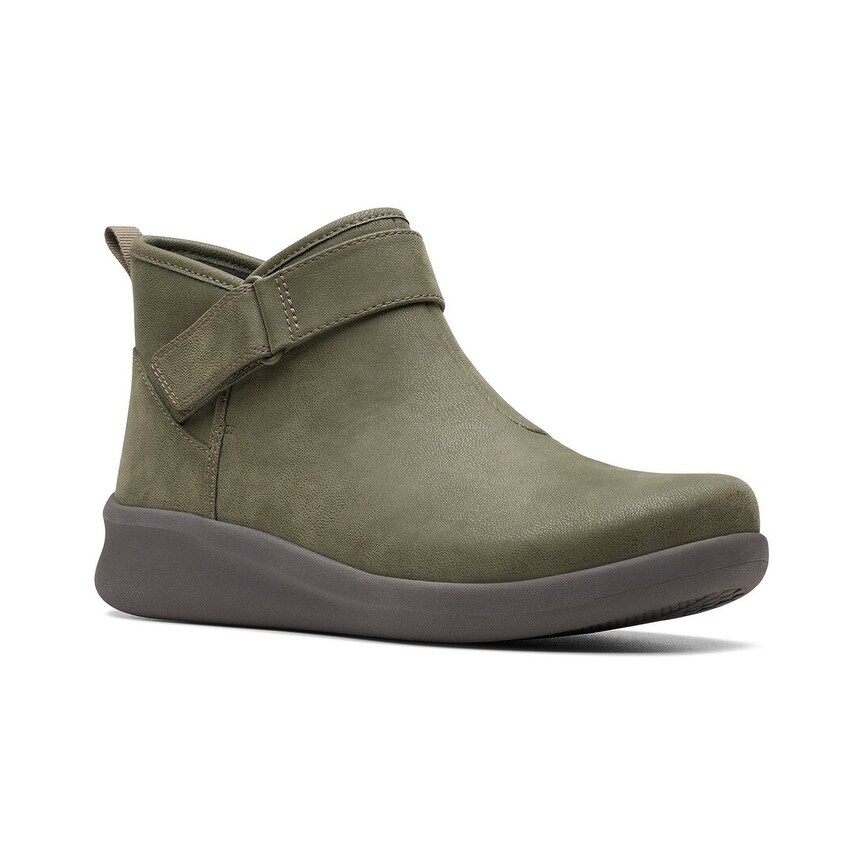 clarks women's emslie moxie ankle bootie