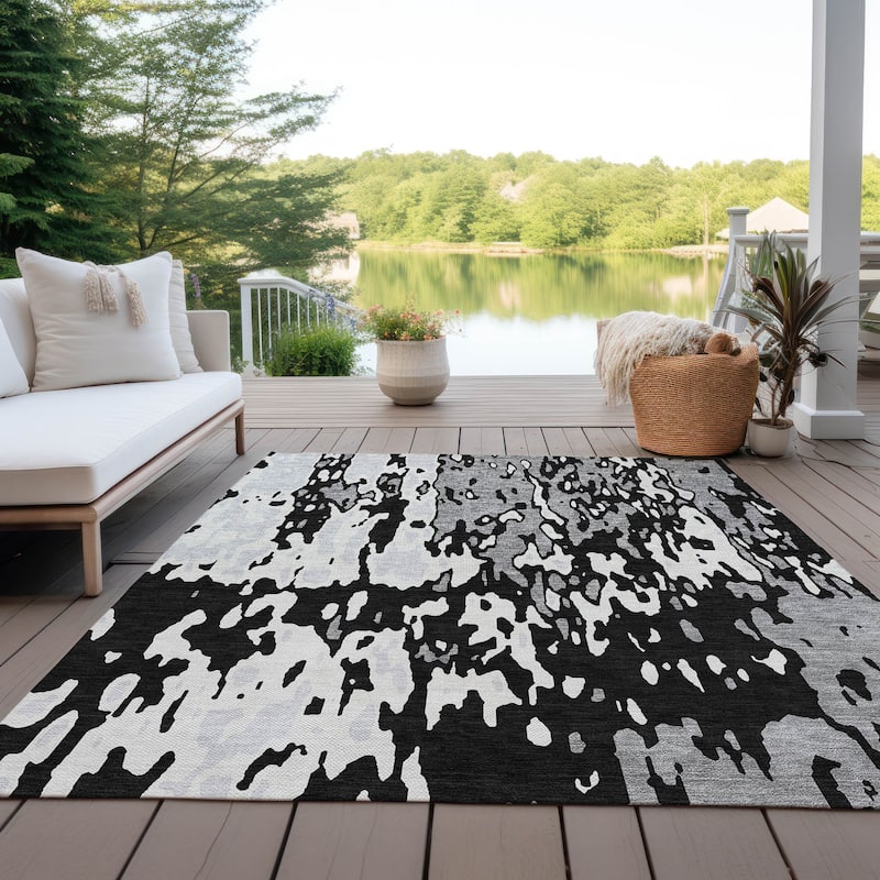 Machine Washable Indoor/ Outdoor Abstract Contemporary Chantille Rug