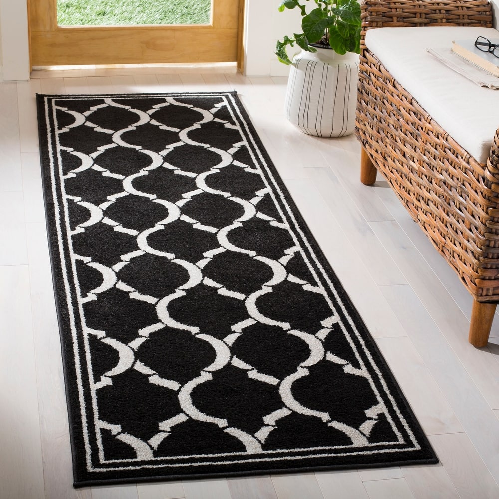 SAFAVIEH Amherst Huynh Modern Rug