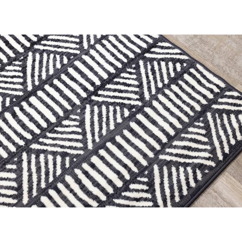 Florence Collection - Black/White Tribal Striped Area Rug - 4'7" x 6'7"