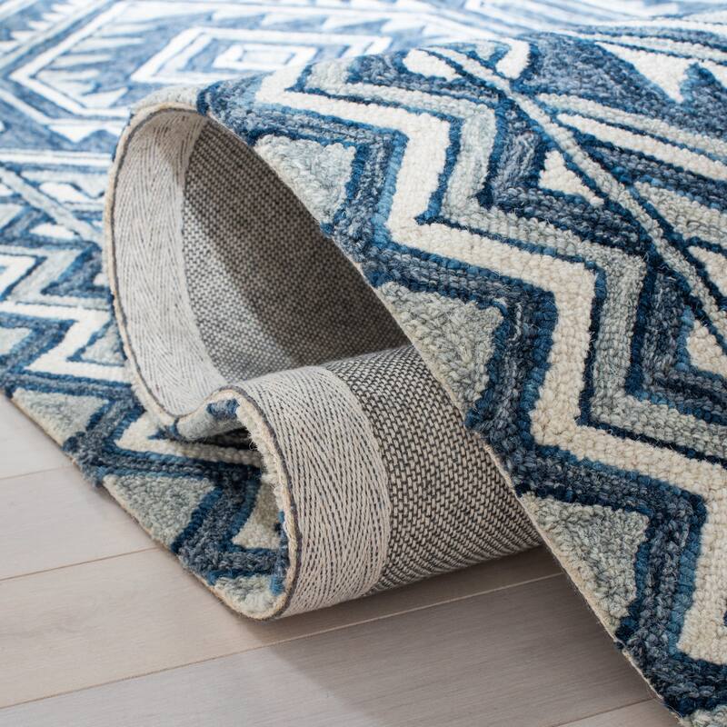 SAFAVIEH Handmade Metro Selima French Country Wool Rug