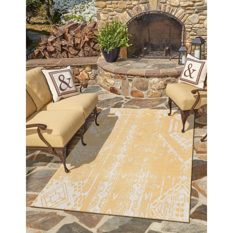 Outdoor Ogooplario Collection Area Rug - Yellow - 7'x10'