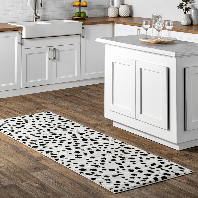 Nuloom Brooks Leopard Print Area Rug - 2'8" x 8' Runner - Beige