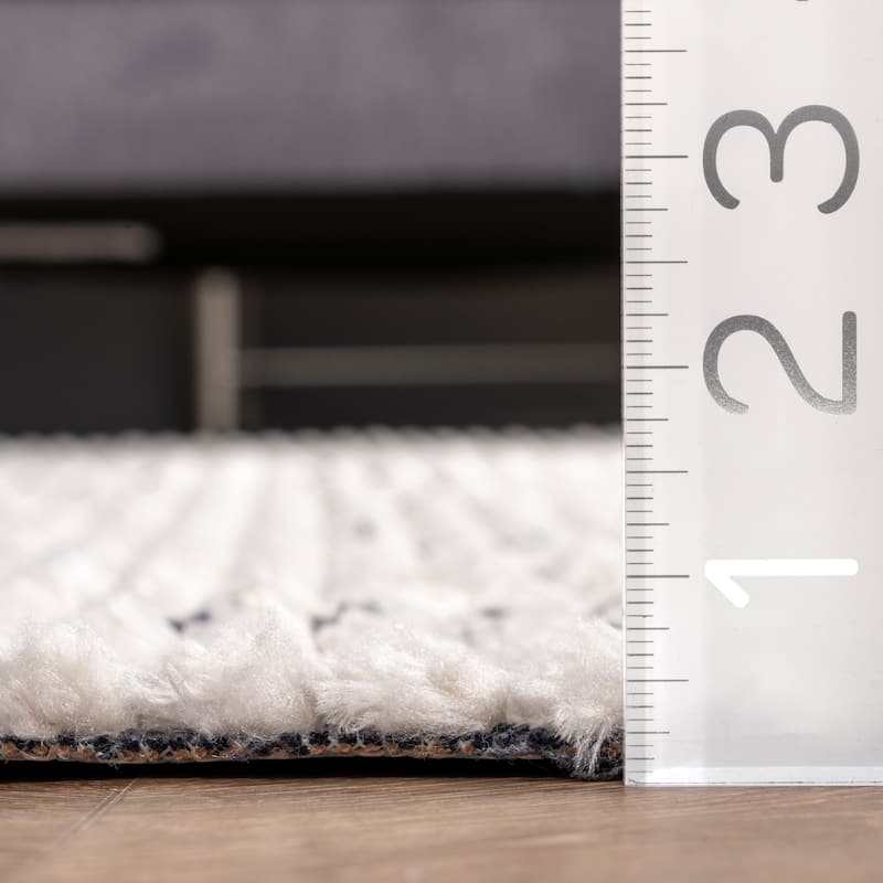 Nuloom Joanna Diamond Trellis Soft Shag Fringe Area Rug