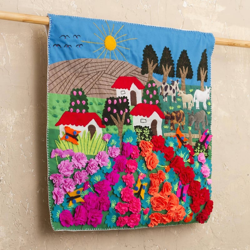 Handmade Ancash Fields of Roses Applique wall hanging (Peru) - 31 x 20 x 4