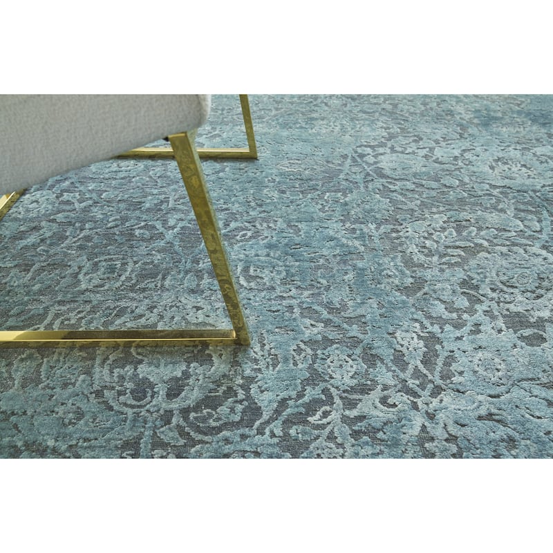 EXQUISITE RUGS Meena Hand-knotted Wool/Silk Blue/Light Blue Area Rug.