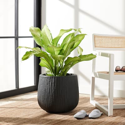 SAFAVIEH Outdoor Francia Black Planter.
