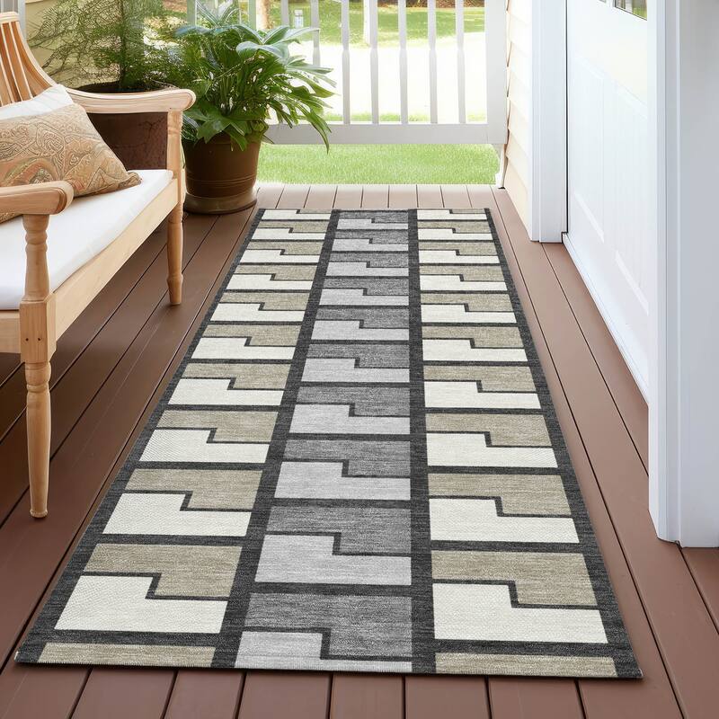 Machine Washable Indoor/ Outdoor Contemporary Kaylee Chantille Rug - Ivory - 2'3" x 7'6"