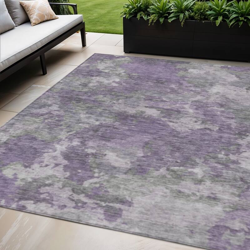 HomeRoots Abstract Transitional Rectangle Outdoor Rug - 5' X 8'