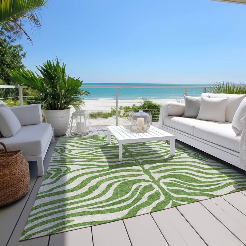Machine Washable Indoor/ Outdoor Modern Animal Print Chantille Rug