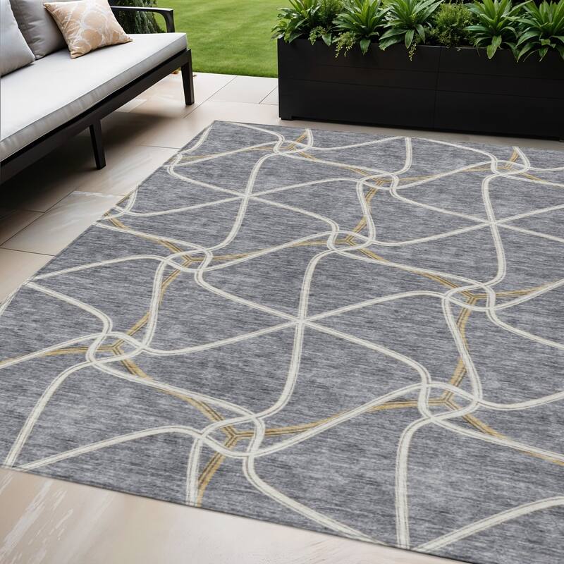 HomeRoots Geometric Contemporary Rectangle Outdoor Rug - 5' X 8'