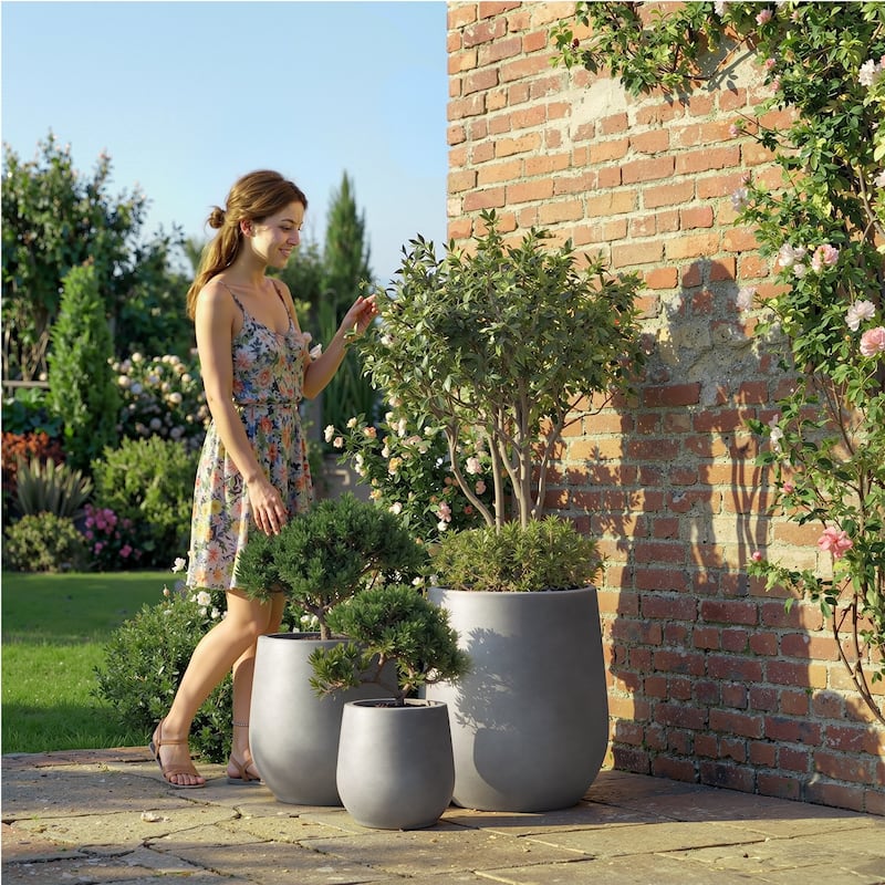 DTY Signature Mount Wilson 1-Piece Fiberstone Tapered Planter for Indoor/Outdoor, Black