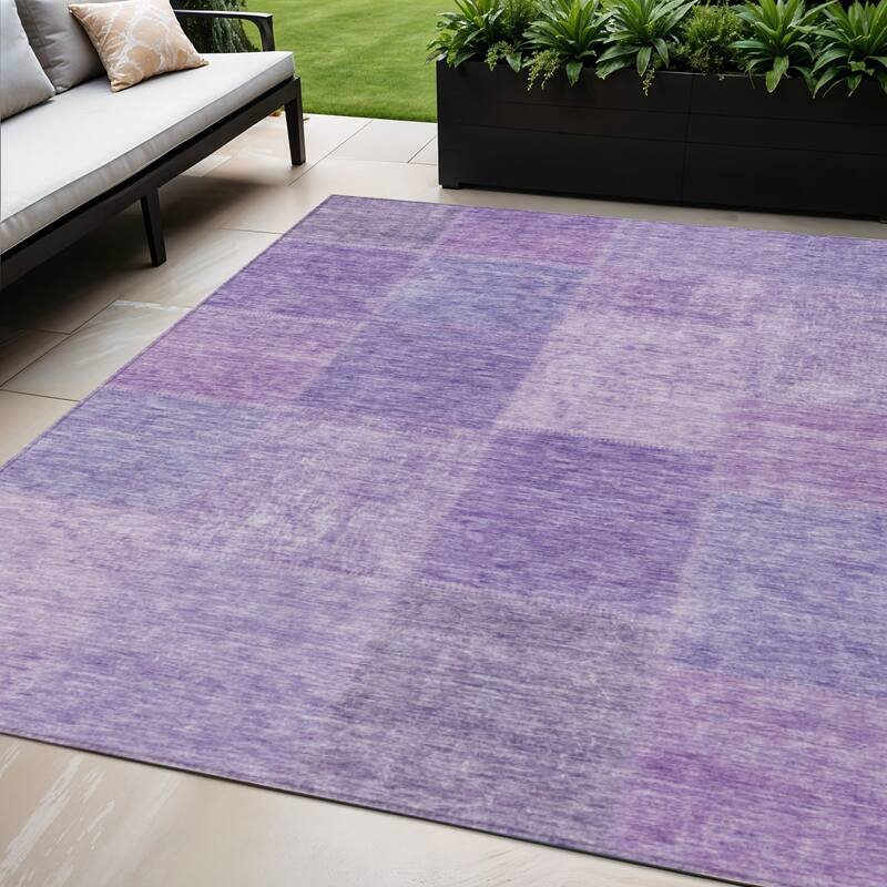 HomeRoots Patchwork Transitional Rectangle Outdoor Rug - 5' X 8'