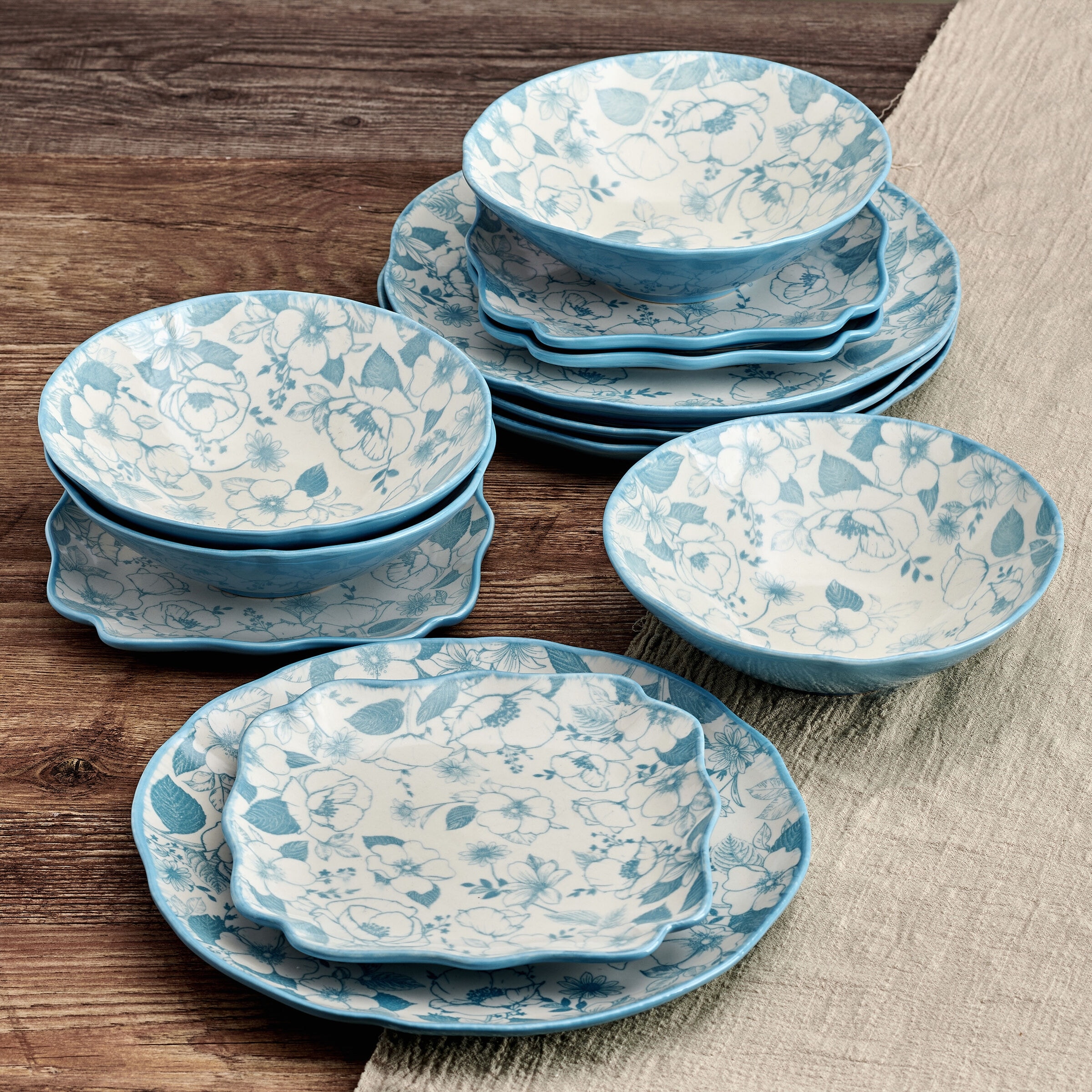 Dinner Plates Pfaltzgraff Promenade Scroll 32 Piece Pfaltzgraff