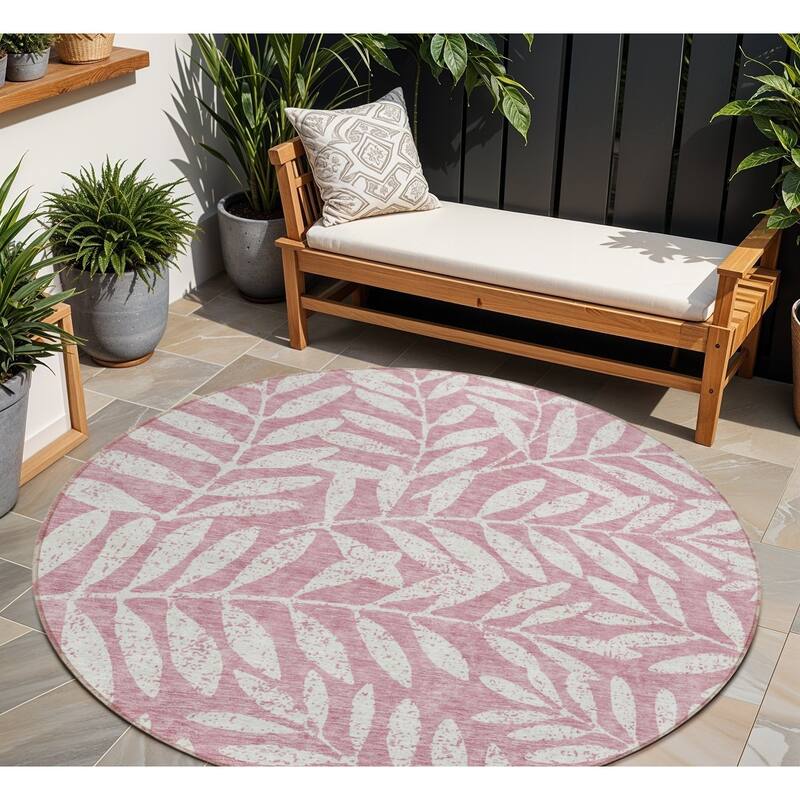 HomeRoots Floral Transitional Rectangle Outdoor Rug - 8' Round