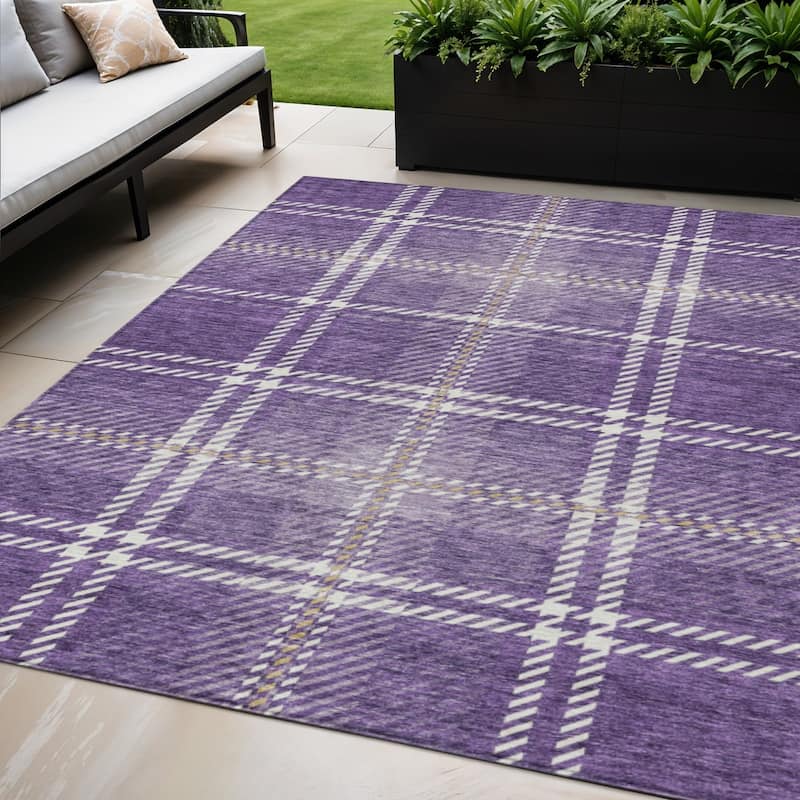 HomeRoots Plaid Transitional Rectangle Outdoor Rug - 5' X 8'