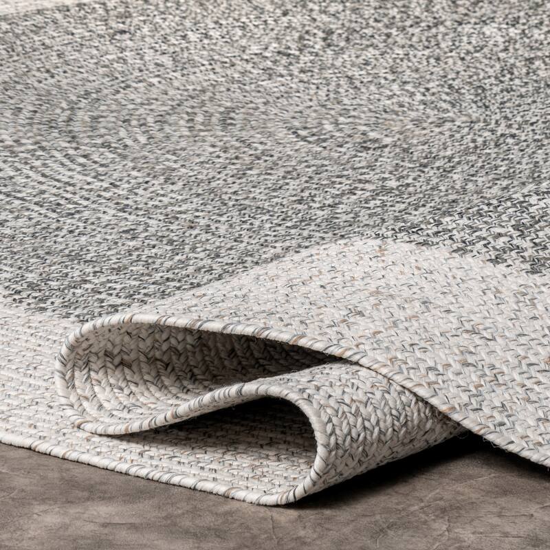 Nuloom Solid Border Indoor/Outdoor Hand-braided Area Rug