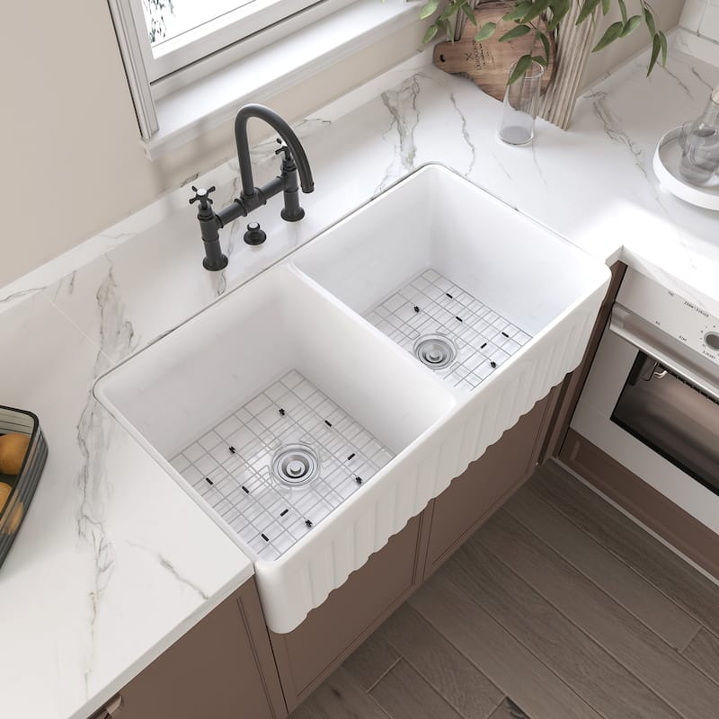 HOROW White Fireclay 33 in. Double Bowl Farmhouse Apron Kitchen Sink Workstation Kitchen Sink with Bottom Grid - White