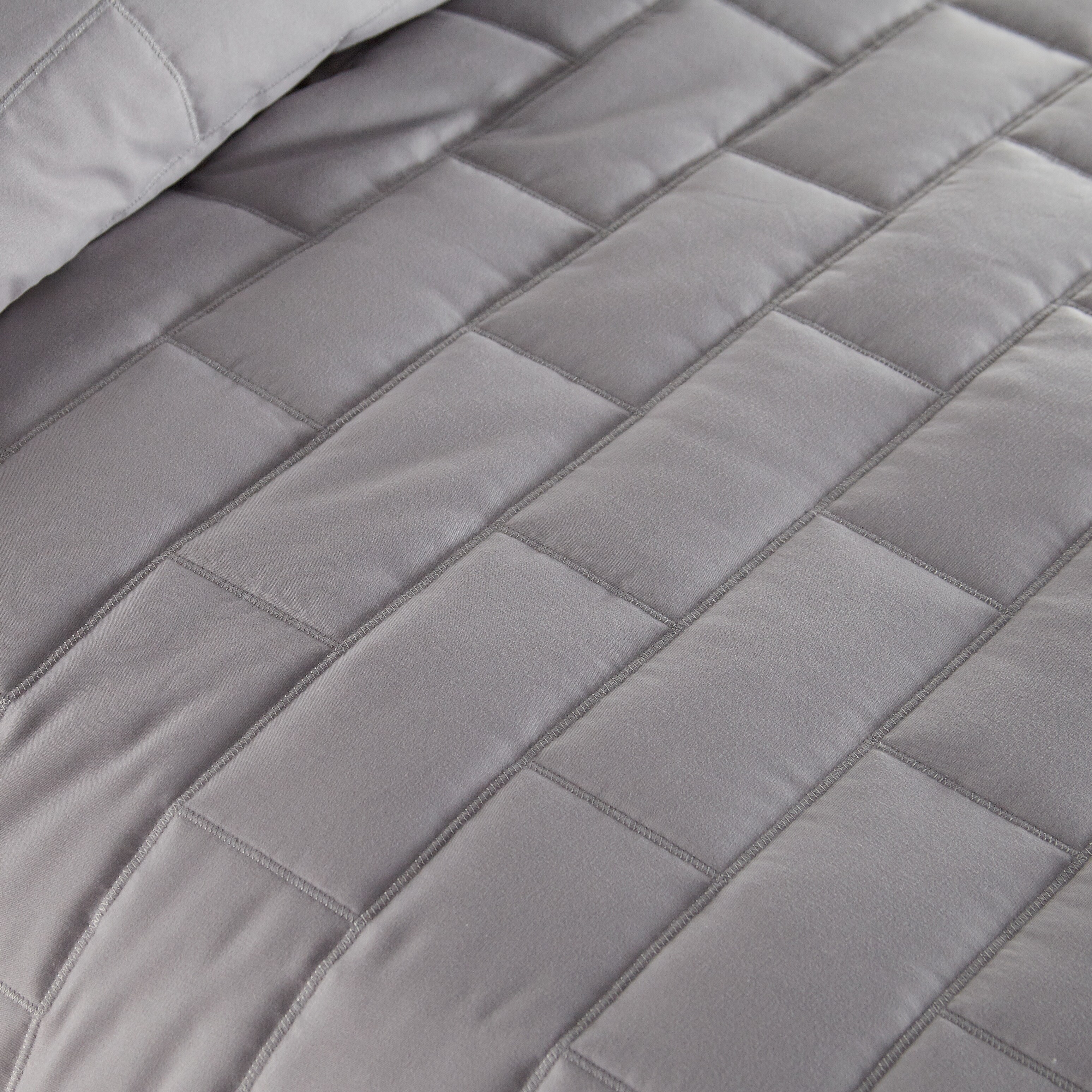 Lightweight 3-Piece Embroidered Brickyard Solid Color Quilt Set