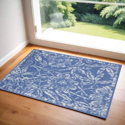 Power Loomed Distressed Floral Traditional Stain Resistant Area Rug - 60' X '36' X '0.39