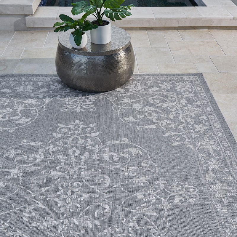 Gertmenian Paseo Ryoan Grey Traditional Indoor/ Outdoor Area Rug, 6x9 - 6'6" x 9'6"