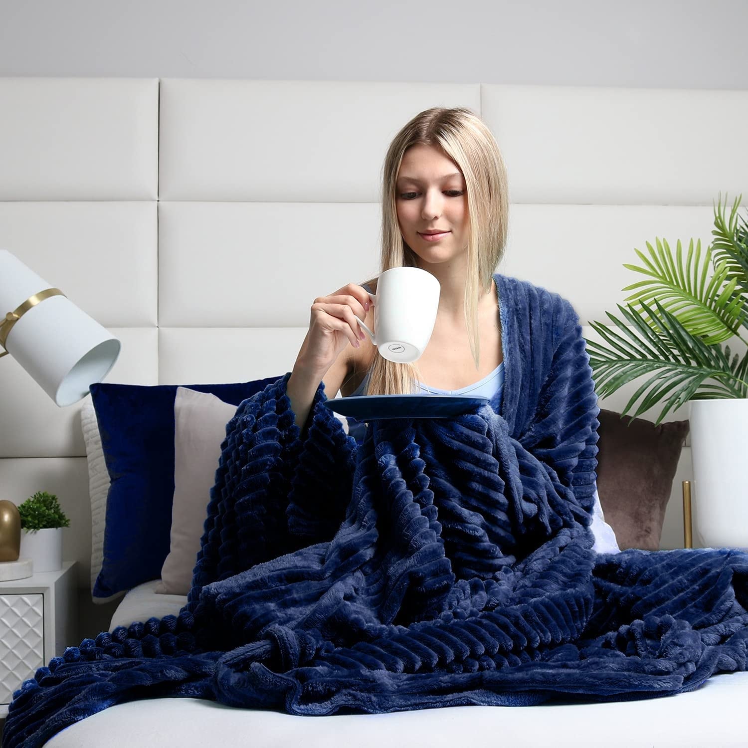 Lightweight Super Soft Fuzzy Luxury Bed Blanket