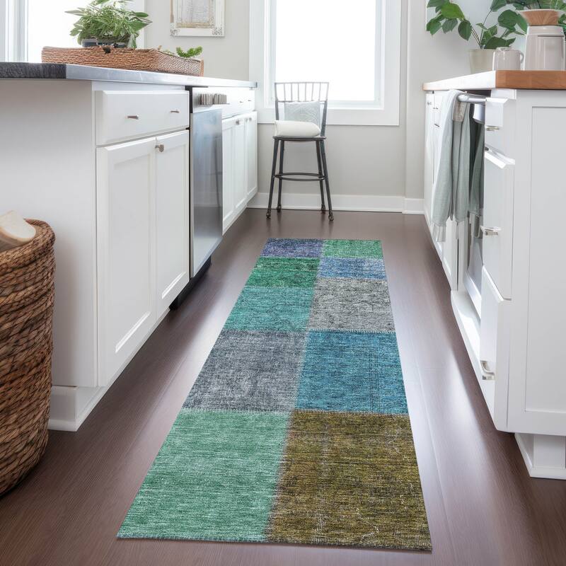 Machine Washable Indoor/ Outdoor Chantille Vintage Oriental Rug - Green - 2'3" x 7'6"
