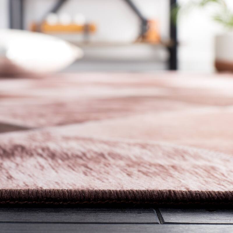 SAFAVIEH Faux Hide Machine Washable Slip Resistant Hanneliese Rustic