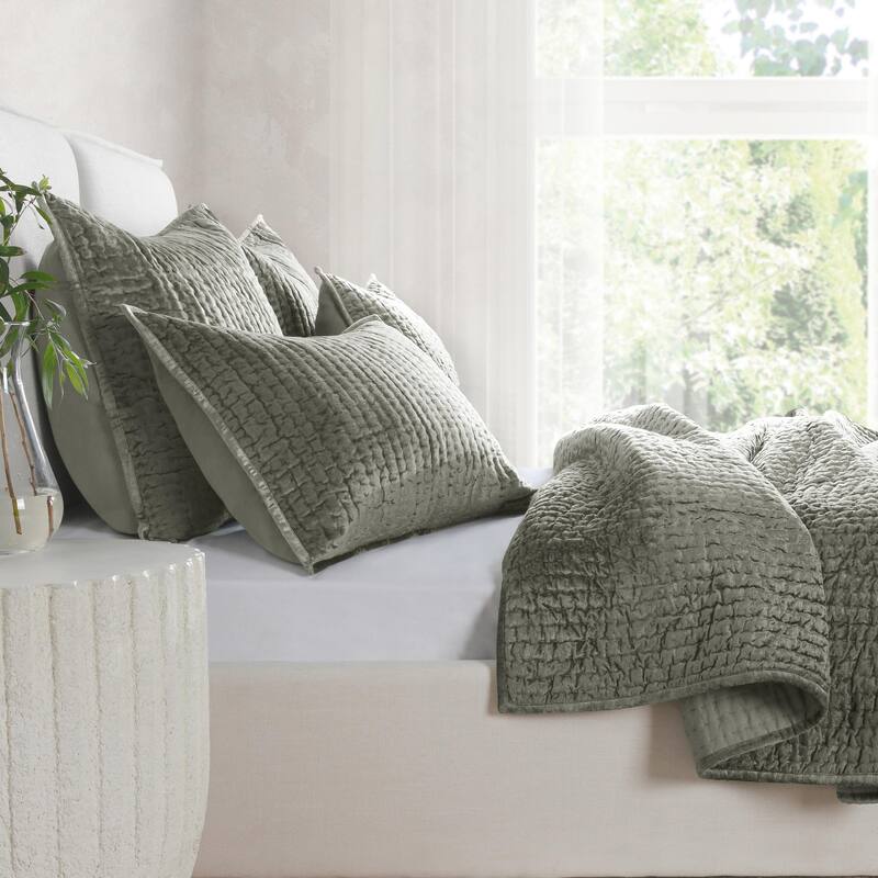 Dimitry 100% Rayon Velvet Quilt by Kosas Home