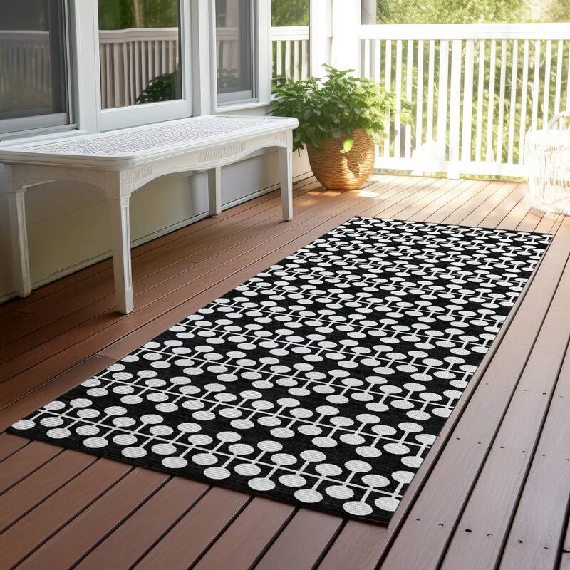 Machine Washable Indoor/ Outdoor Modern Ailey Chantille Rug - Black - 2'3" x 7'6"