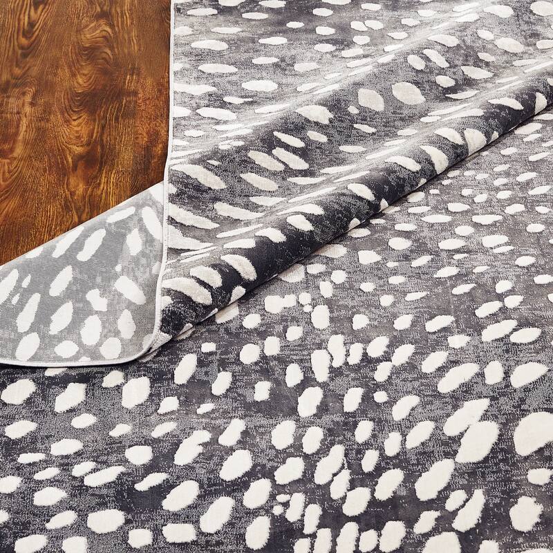 N Natori Serengeti Charcoal Spotted Area Rug