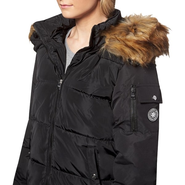 Featured image of post Women&#039;s Quilted Puffer Jacket With Faux Fur-Trim Hood : Every year, there are even more stylish updates to the traditional puffer coat for women, like cinched waists best for keeping hands warm: