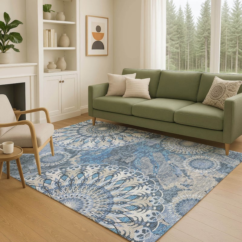 Machine Washable Indoor/ Outdoor Traditional Pinwheel Chantille Rug