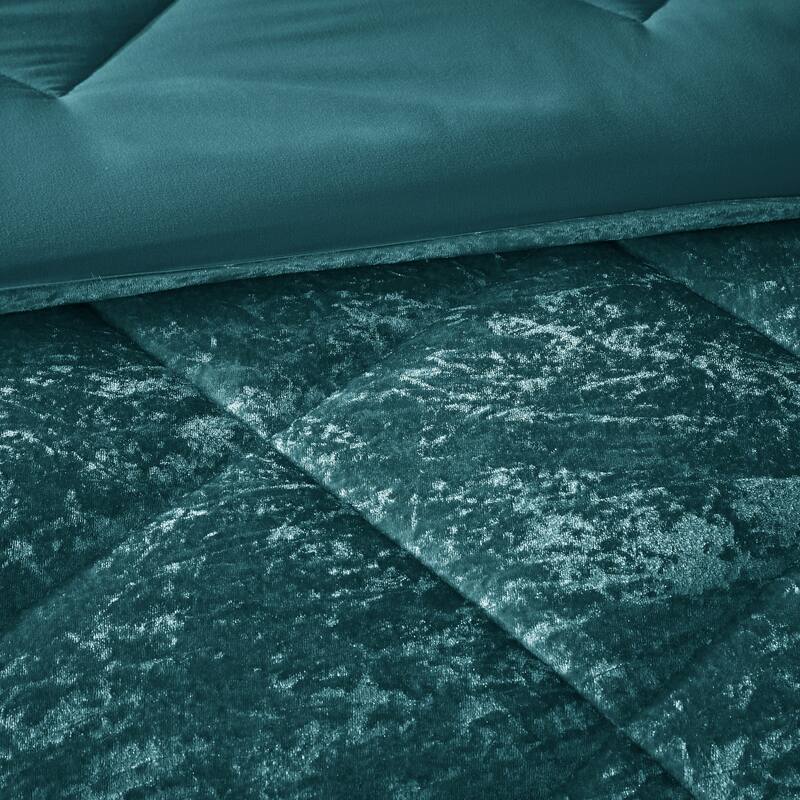 Intelligent Design Isabel Velvet Comforter Set