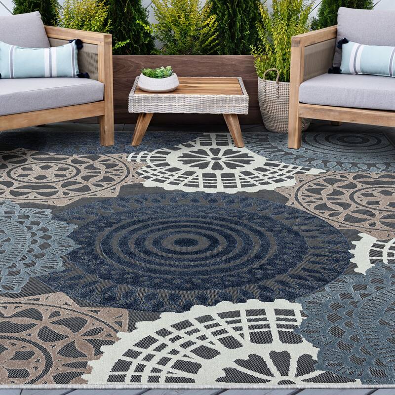 Cruise Bohemian & Eclectic Geometric Indoor/Outdoor Area Rug