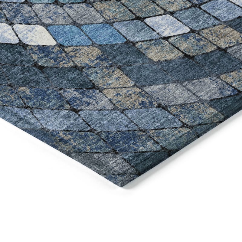 Machine Washable Indoor/Outdoor Contemporary Pinwheel Chantille Rug