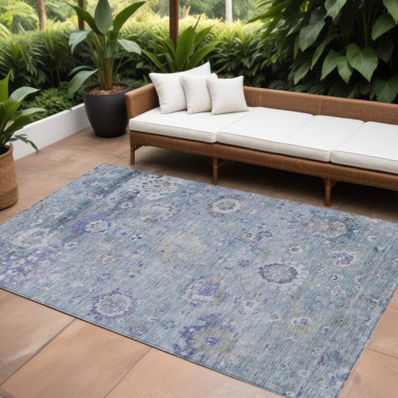 HomeRoots Floral Traditional Rectangle Outdoor Rug - 10' X 14'