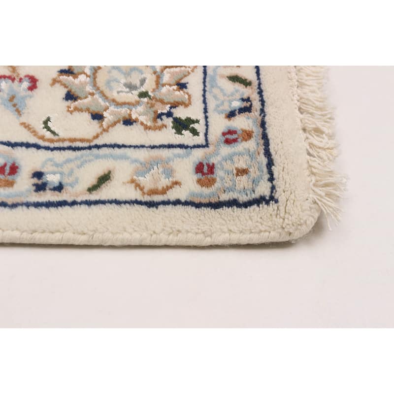 ECARPETGALLERY Hand-knotted Nain Cream Silk, Wool Rug - 4'0 x 6'2