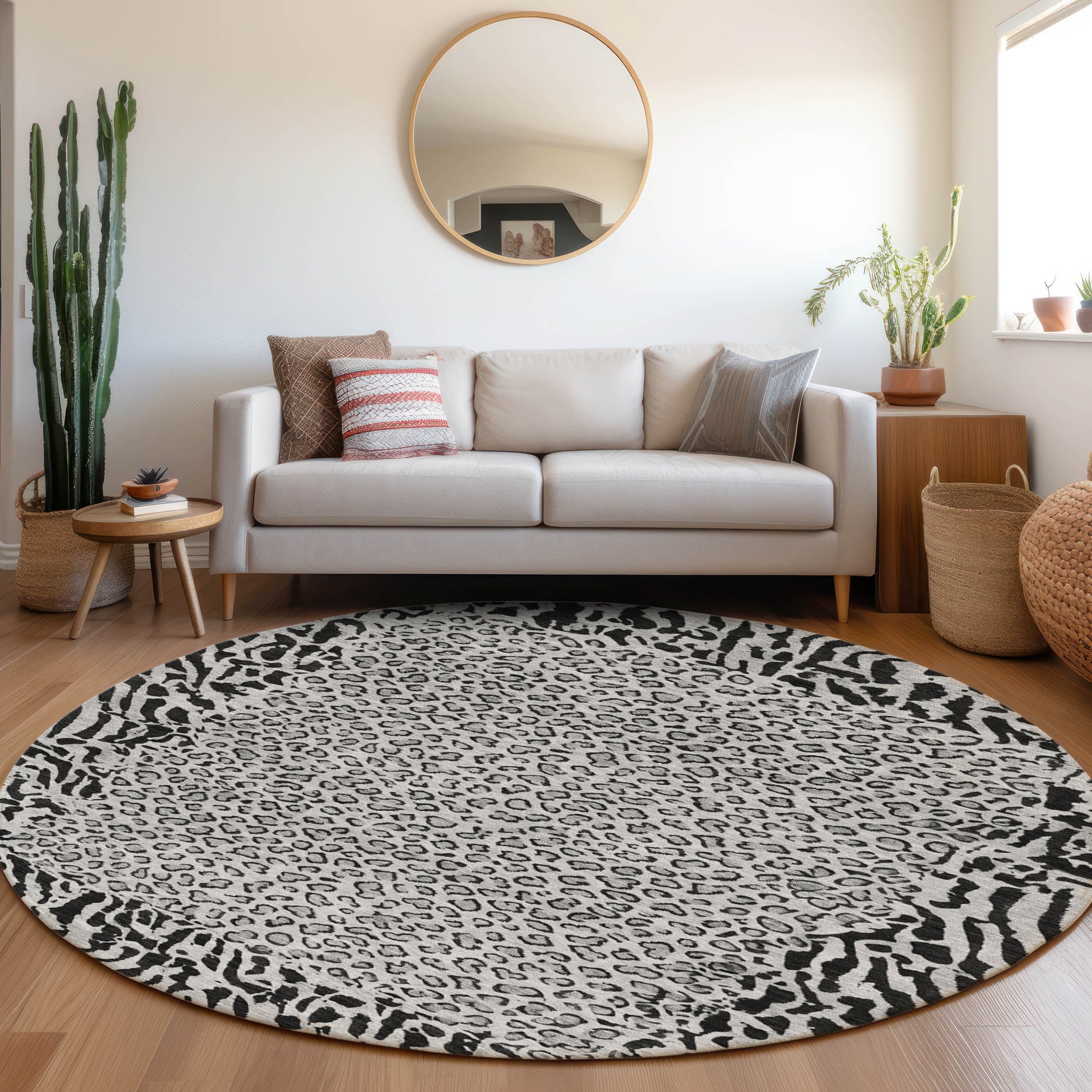 Machine Washable Indoor/ Outdoor Animal Border Chantille Rug