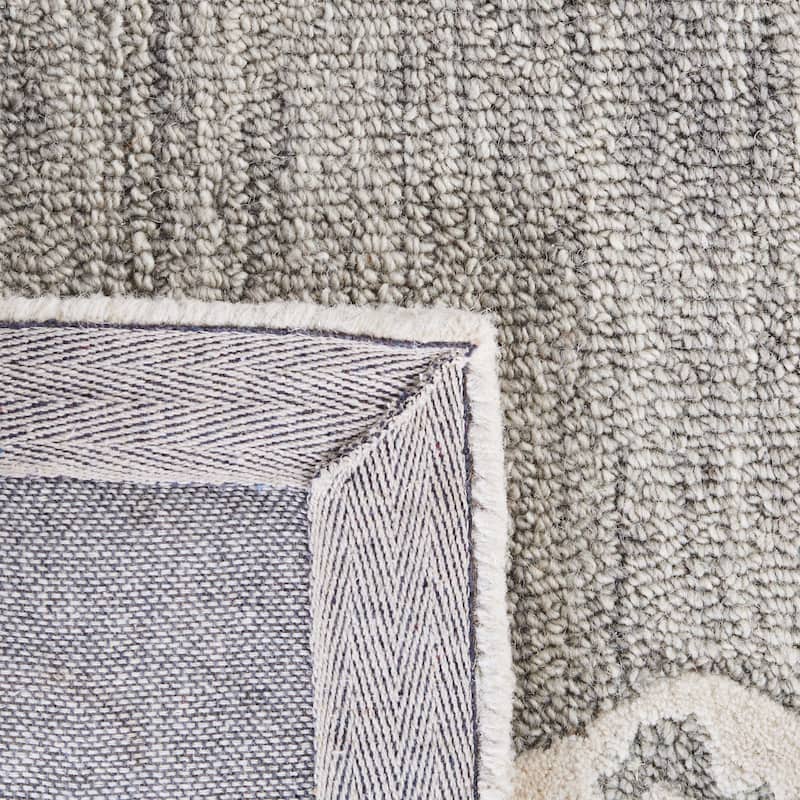SAFAVIEH Handmade Micro-Loop Gerhild Medallion Wool Rug