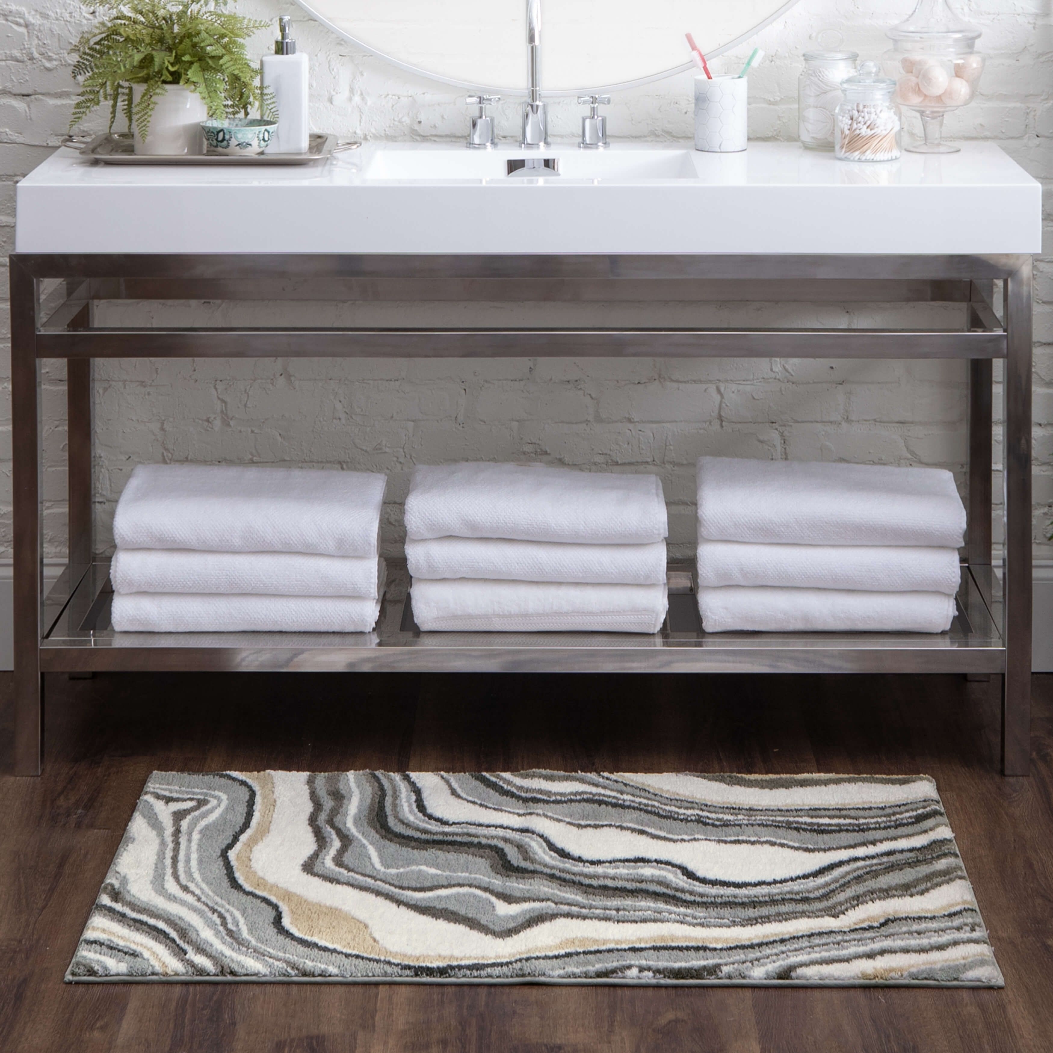 https://ak1.ostkcdn.com/images/products/is/images/direct/b279f806e86bc82a9d6359d0d385dce2daa137a5/Mohawk-Home-Serpentine-Bath-Rug.jpg
