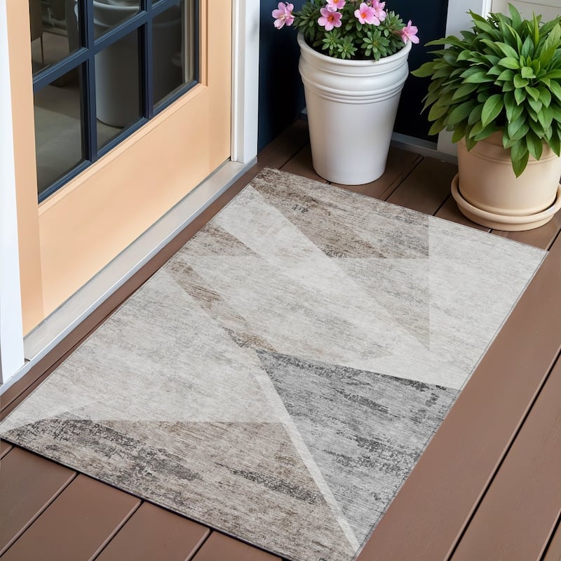 HomeRoots Abstract Transitional Rectangle Outdoor Rug - 3' x 5'