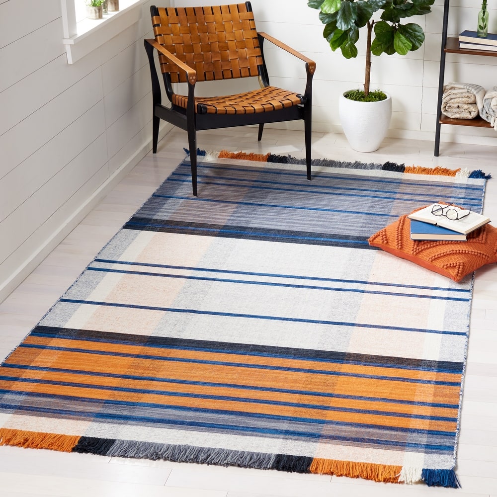SAFAVIEH Striped Kilim Drusiana Wool Fringe Rug