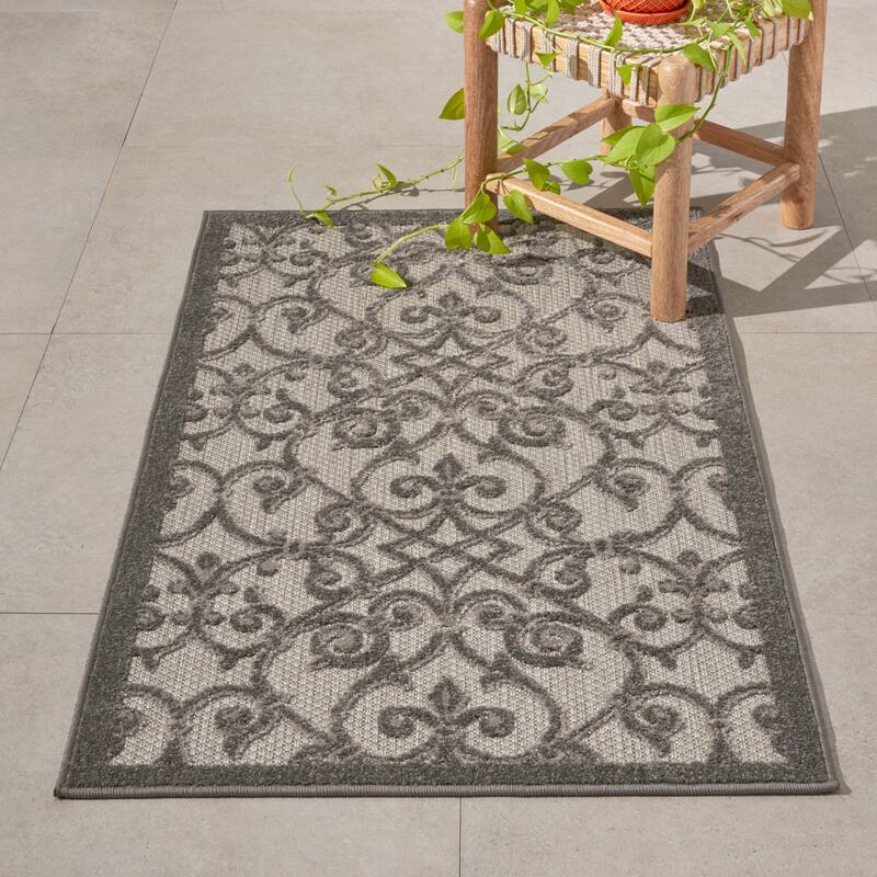 Nourison Aloha Transitional Scroll Indoor/Outdoor Damask Rug