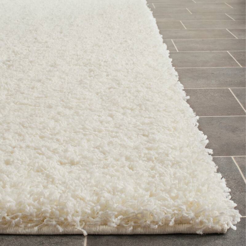 SAFAVIEH Laguna Shag Verdiana Solid Color 2-inch Thick Rug.
